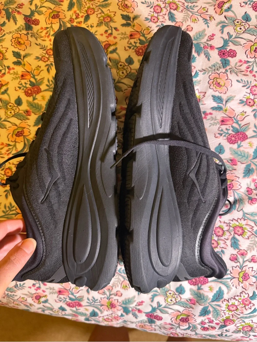 Hoka Men's Black Athletic Running Shoes with Gray Logo Bondi 9